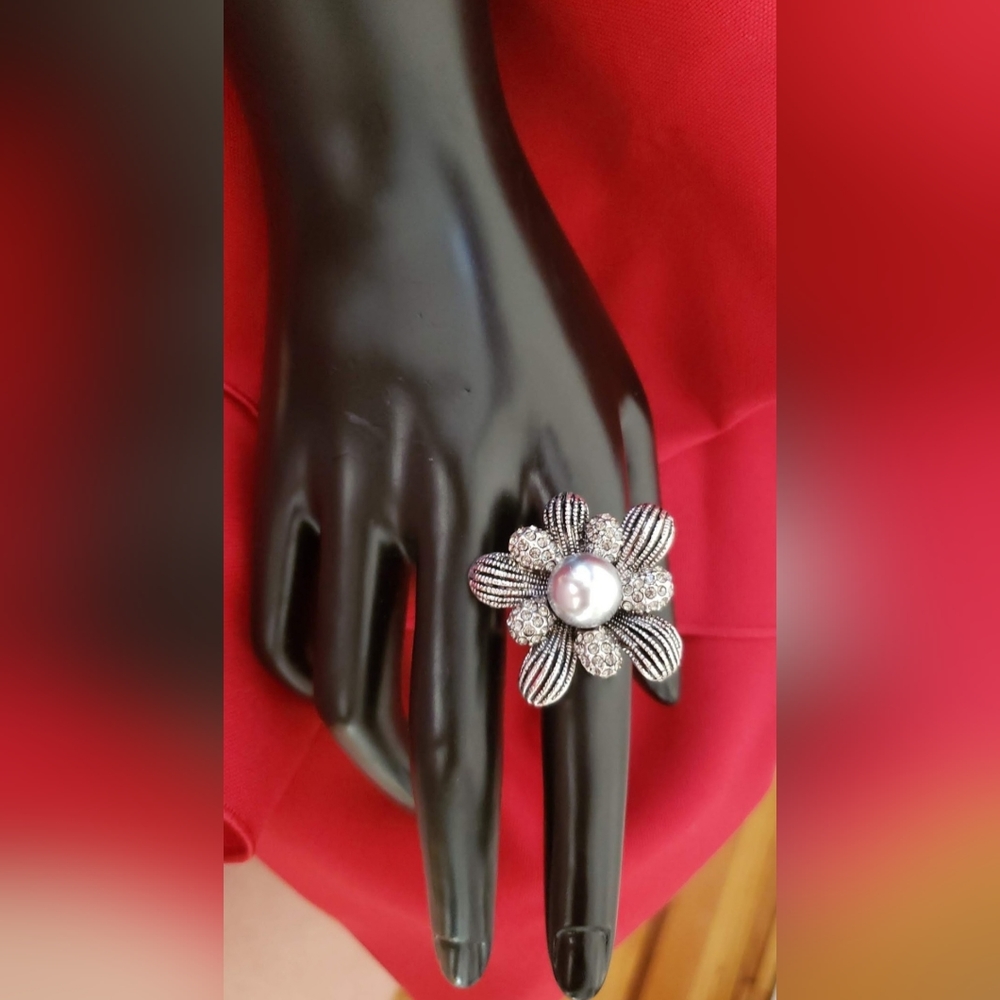 Pearl ring for woman